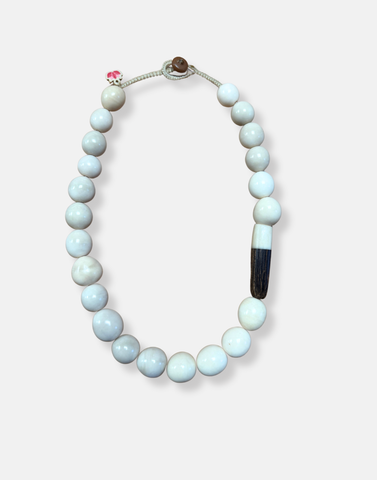 Bombona of Tagua with Pipa detail - Off White